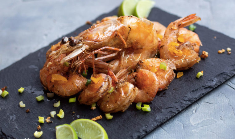 This fried shrimp recipe is an attempt to replicate the ones I grew up eating from a street merchant in Haiti. They were a pure delight. | tchakayiti.com