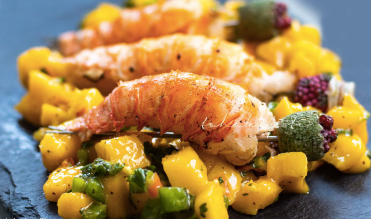 This ginger mango lobster salad is vibrant, spicy and hot just like summer. The best and easiest summer salad you'll ever prepare. | tchakayiti.com