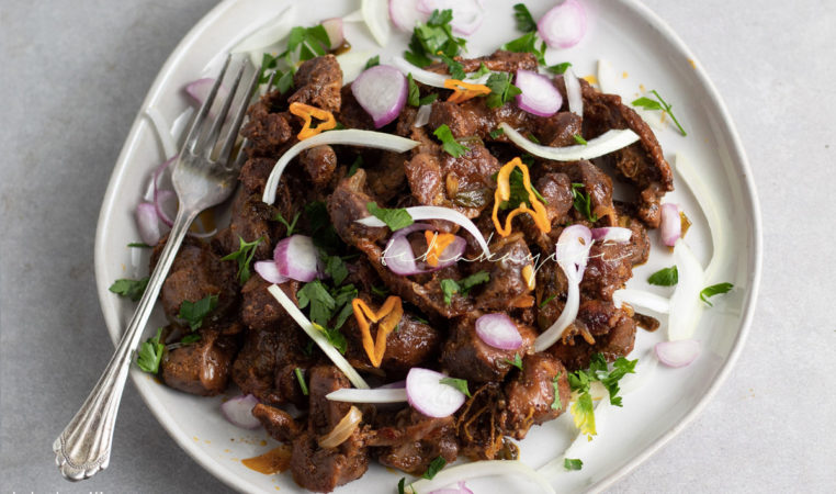 These sautéed gizzards have strong aromas of onions, bell peppers and hot habanero pepper. | tchakayiti.com