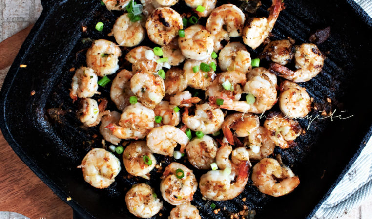 This spicy garlic grilled shrimp recipe includes a splash of rum. They'll keep you begging for more. | tchakayiti.com
