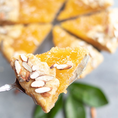 This potpourri citrus pie is bright, sweet, tart. It is everything your palate wants. And it's easy to prepare. | Tchakayiti.com