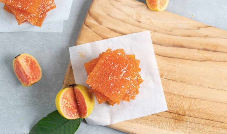 This homemade guava pate de fruit was a success among guava lovers. If you enjoy this fruit you will love this easy to make preserve. | tchakayiti.com