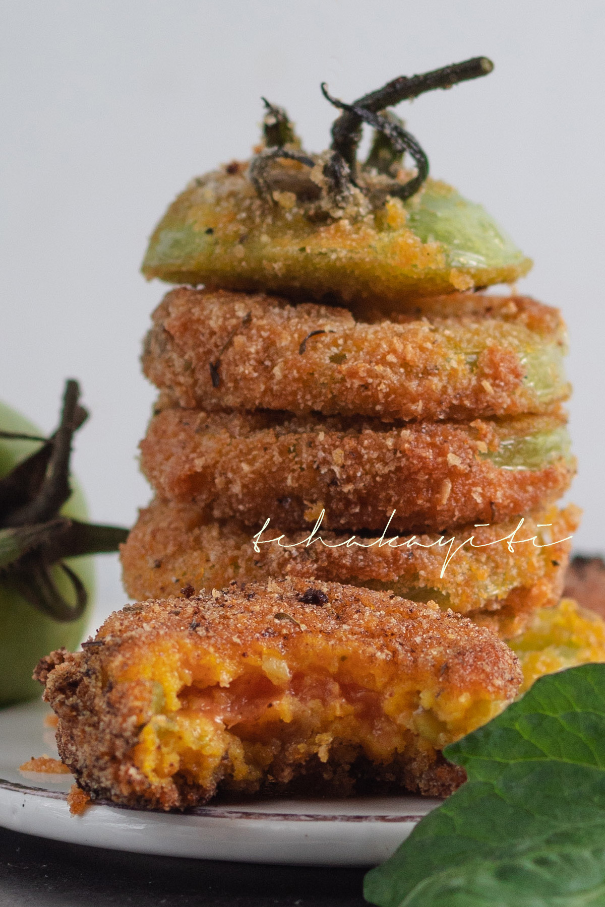 Fried Green Tomatoes: Crunchy on the outside, juciy on the inside | tchakayiti.com