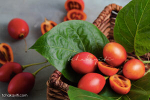 Tamarillos, also known as tree tomato, make for a bizarre fruit. Sweet and perfumy, their flesh may remind you of a distant cousin of tomatoes. | tchakayiti.com