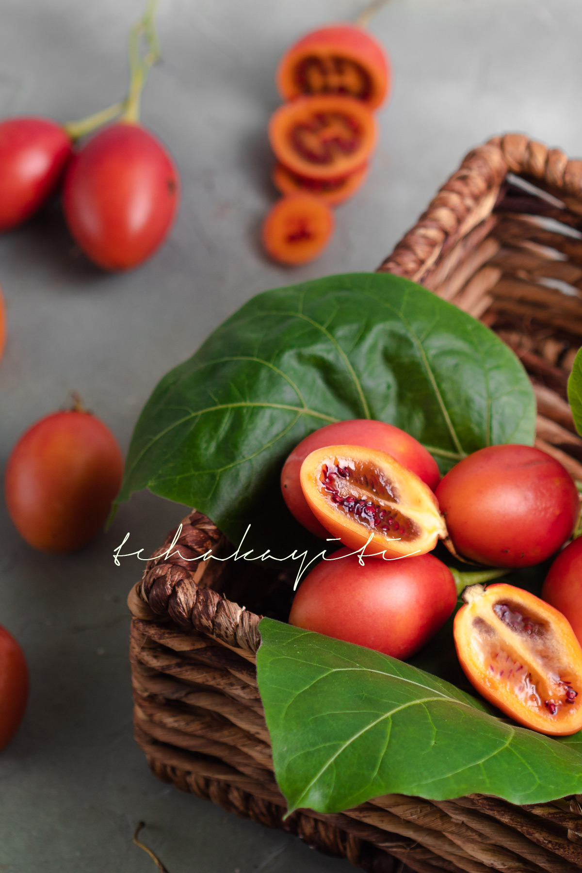 Tamarillos, also known as tree tomato, make for a bizarre fruit. Sweet and perfumy, their flesh may remind you of a distant cousin of tomatoes. | tchakayiti.com