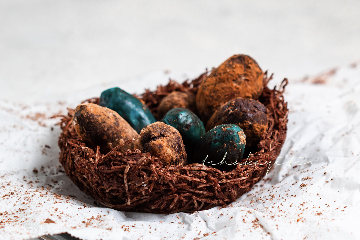 Bittersweet Haitian chocolate Easter truffles | tchakayiti.com